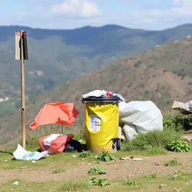 Motorista é multado em R$ 52 mil por descarte irregular de entulho na Serra