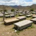 Caixões funerários são abandonados em terreno baldio na Serra