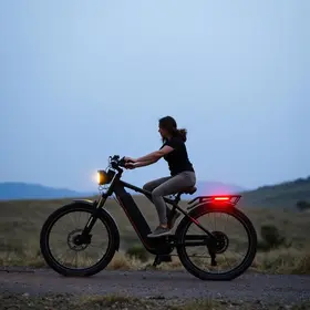 Vídeo: mulher tem bicicleta elétrica roubada em plena luz do dia na Serra